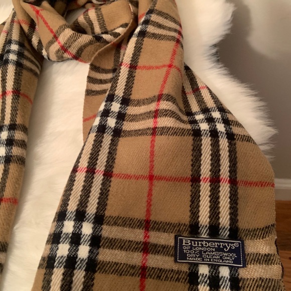 SOLD - 💯 Authentic Burberry Lambswool scarf - Picture 10 of 10